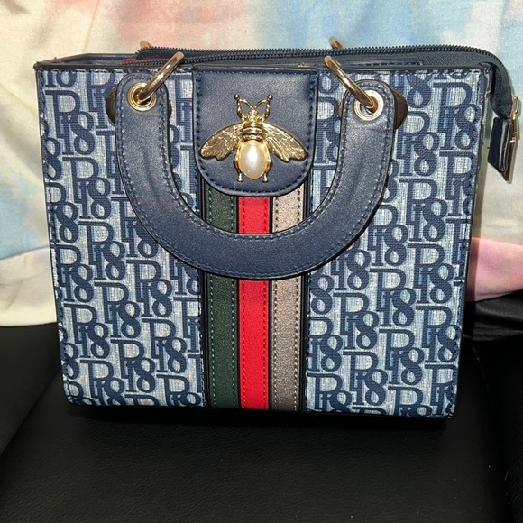 Purse - Picture 1 of 3